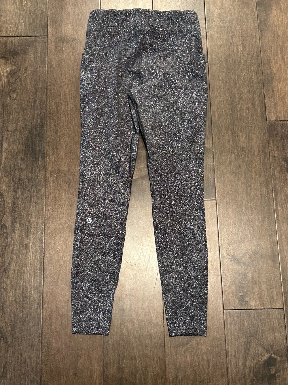 Lululemon Lead The Pack Tight 28"
Luminesce Splatter White Black, Sz 6 - Picture 2 of 8